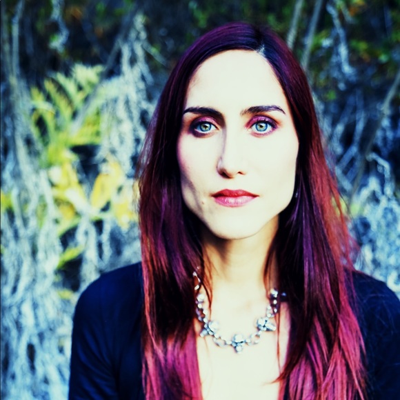 Meet your Posher, Danielle - Picture 2 of 2